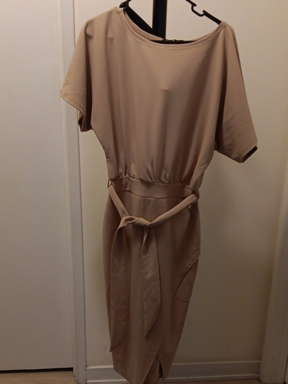 Boohoo Beige Tie-Detail Midi Dress